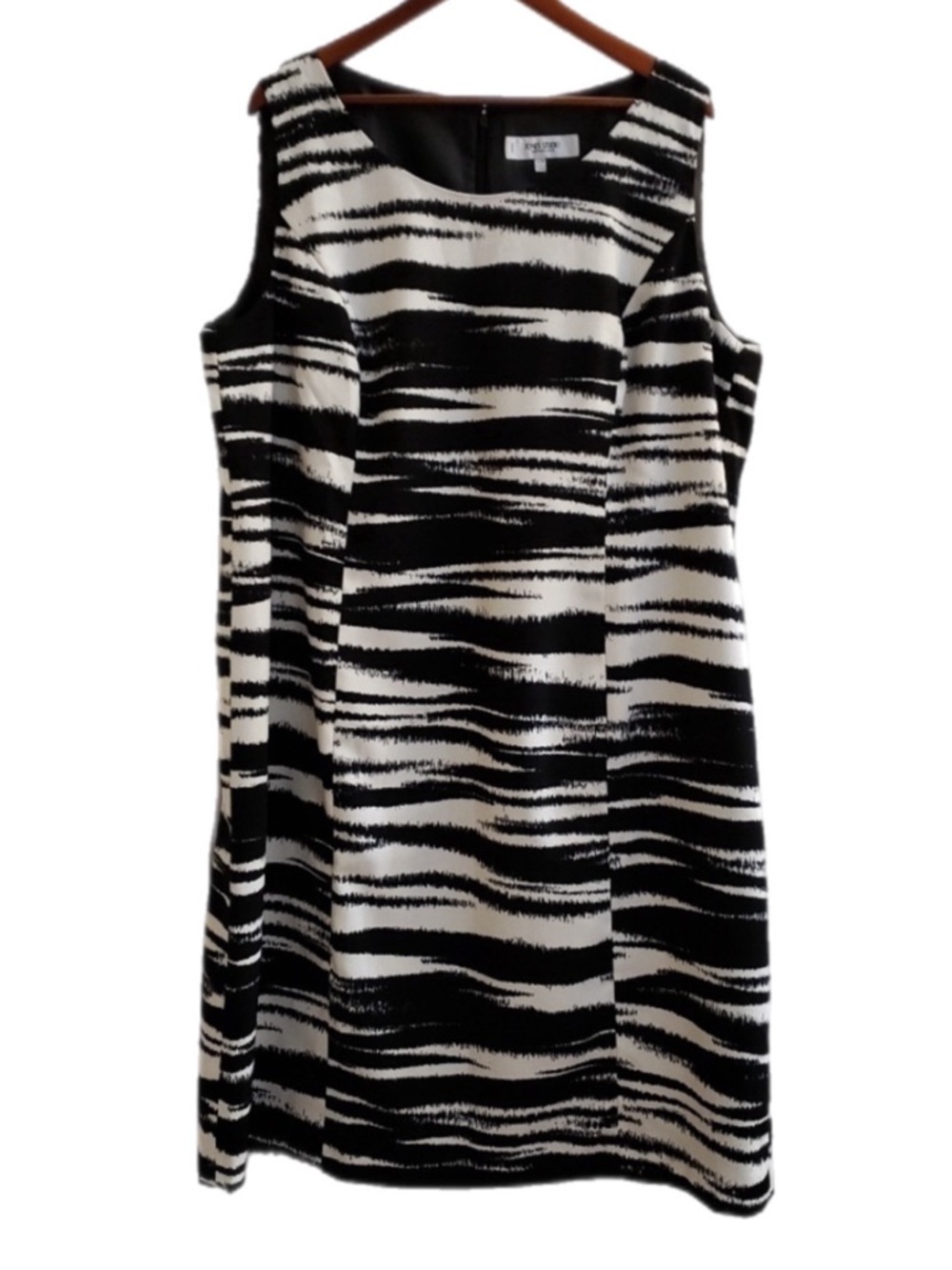 Jones Studio Zebra Print Sleeveless Shift Dress, Filly Lined in Plus Sz 20W/2X - Picture 5 of 17